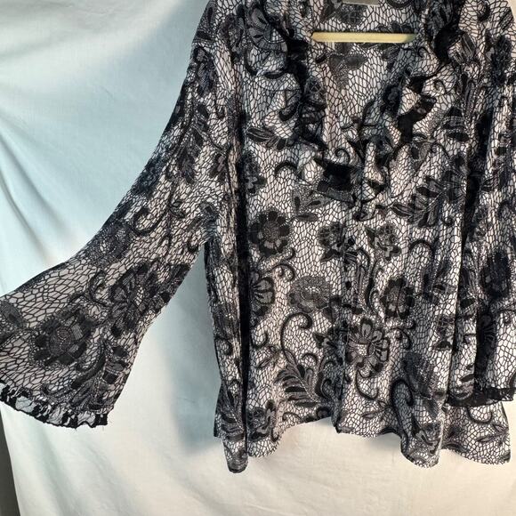 AVENUE Black & White Ruffle Neck V-Neck Tunic Top; Size 22/24 Romantic Feminine - Picture 2 of 7